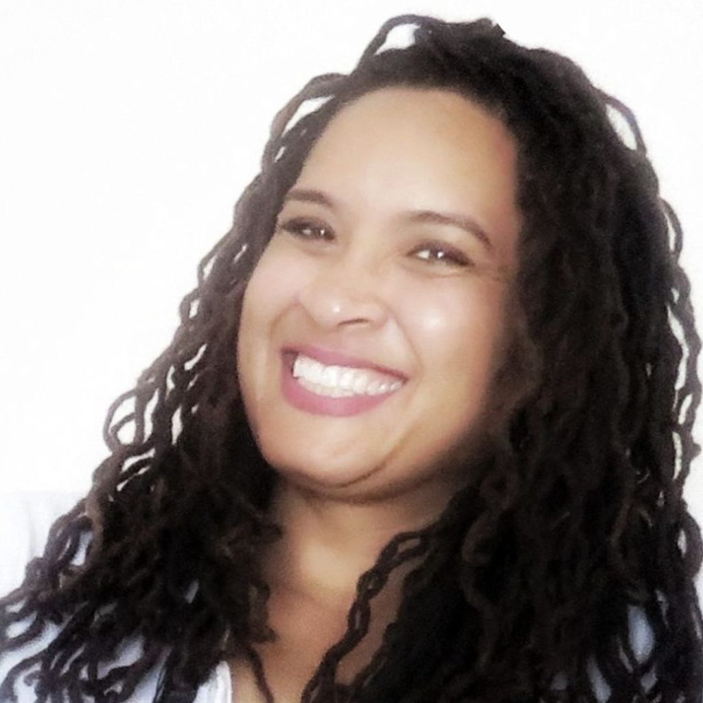 contact page image of elle williams